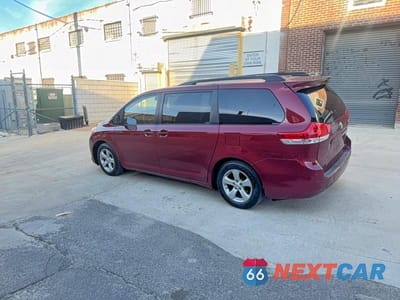 Trzecie zdjęcie samochodu z tyłu: 2011 TOYOTA SIENNA LE VIN:5TDKK3DC0BS012237 - miniatura
