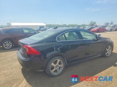 Trzecie zdjęcie samochodu z tyłu: 2013 VOLVO S60 T5 VIN:YV1612FHXD2176249 - miniatura