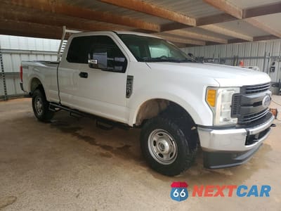 Czwarte zdjęcie samochodu z boku: 2017 FORD F250 SUPER DUTY VIN:1FT7X2B64HEE84390 - miniatura
