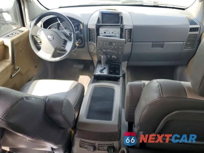 Zdjęcie 8 z 12 samochodu: 2004 NISSAN TITAN XE VIN:1N6AA07A74N500436 - miniatura