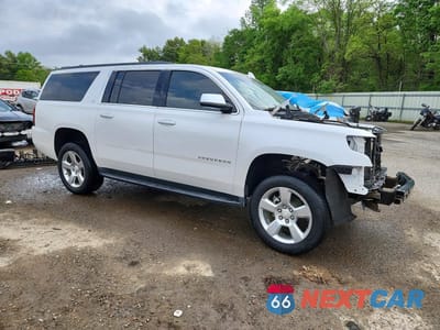 Czwarte zdjęcie samochodu z boku: 2018 CHEVROLET SUBURBAN C1500 LT VIN:1GNSCHKC0JR223827 - miniatura
