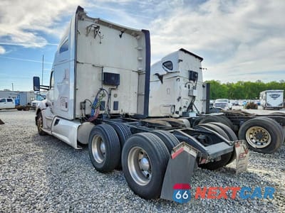 Trzecie zdjęcie samochodu z tyłu: 2020 KENWORTH T680 SEMI TRUCK VIN:1XKYDP9X0LJ311141 - miniatura