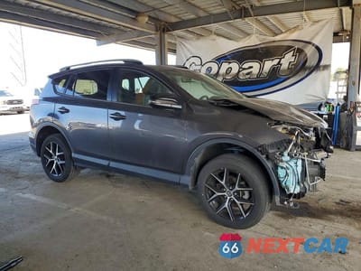 Czwarte zdjęcie samochodu z boku: 2018 TOYOTA RAV4 SE VIN:JTMNFREV7JJ150762 - miniatura