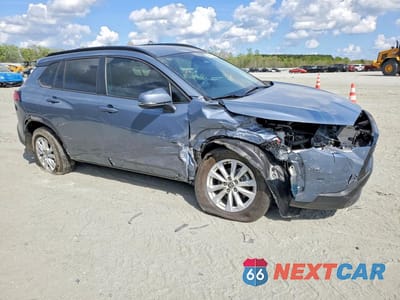 Czwarte zdjęcie samochodu z boku: 2024 TOYOTA COROLLA CROSS LE VIN:7MUCAABG7RV094064 - miniatura