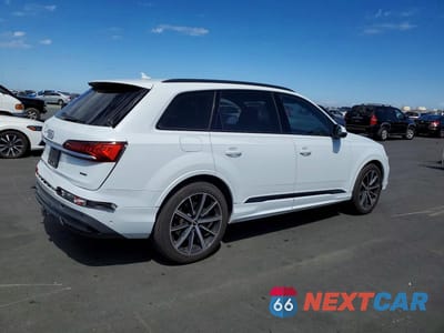 Trzecie zdjęcie samochodu z tyłu: 2021 AUDI Q7 PRESTIGE VIN:WA1VXAF75MD037114 - miniatura