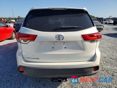 Zdjęcie 6 z 13 samochodu: 2018 TOYOTA HIGHLANDER LE VIN:5TDZARFH1JS034436 - miniatura