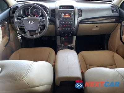 Zdjęcie 8 z 14 samochodu: 2013 KIA SORENTO EX VIN:5XYKU3A20DG317887 - miniatura