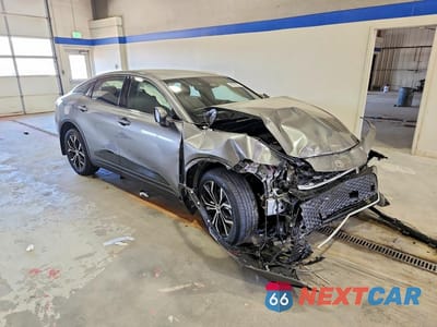 Czwarte zdjęcie samochodu z boku: 2023 TOYOTA CROWN XLE VIN:JTDAAAAF7P3007157 - miniatura
