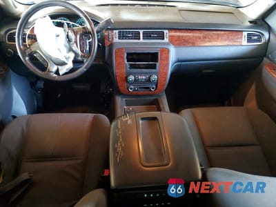 Zdjęcie 8 z 12 samochodu: 2011 CHEVROLET SUBURBAN C1500 LS VIN:1GNSCHE09BR123101 - miniatura