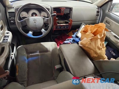 Zdjęcie 8 z 13 samochodu: 2005 DODGE DAKOTA QUAD SLT VIN:1D7HE48N25S165920 - miniatura