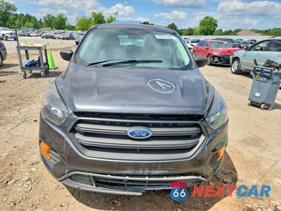 Piąte zdjęcie samochodu w środku: 2019 FORD ESCAPE S VIN:1FMCU0F7XKUA11682 - miniatura