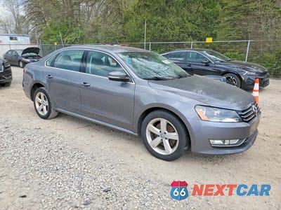 Czwarte zdjęcie samochodu z boku: 2015 VOLKSWAGEN PASSAT S VIN:1VWAT7A36FC112271 - miniatura