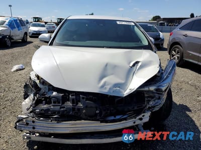 Piąte zdjęcie samochodu w środku: 2016 TOYOTA PRIUS THREE TOURING VIN:JTDKARFU4G3518321 - miniatura