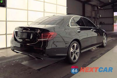 Czwarte zdjęcie samochodu z boku: 2019 MERCEDES-BENZ E 300 4MATIC VIN:WDDZF4KB2KA573612 - miniatura