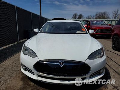 Piąte zdjęcie samochodu w środku: 2013 TESLA MODEL S VIN:5YJSA1CN0DFP22580 - miniatura