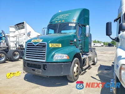 Drugie zdjęcie samochodu z przodu: 2017 MACK CXU612 SEMI TRUCK VIN:1M1AW01XXHM009775 - miniatura