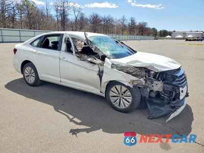 Czwarte zdjęcie samochodu z boku: 2019 VOLKSWAGEN JETTA S VIN:3VWC57BU9KM270607 - miniatura