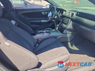 Piąte zdjęcie samochodu w środku: 2020 FORD MUSTANG 2D ECOBOOST VIN:1FA6P8TH5L5123036 - miniatura