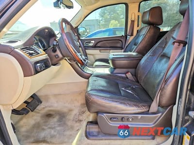 Zdjęcie 7 z 13 samochodu: 2010 CADILLAC ESCALADE PLATINUM VIN:1GYUKDEF7AR257745 - miniatura