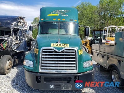 Zdjęcie 9 z 10 samochodu: 2016 MACK 600 CXU600 - SEMI TRUCK VIN:1M1AW01XXGM007989 - miniatura