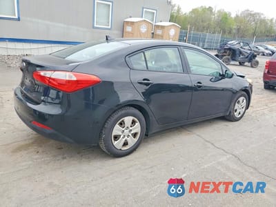 Trzecie zdjęcie samochodu z tyłu: 2015 KIA FORTE LX VIN:KNAFK4A6XF5389320 - miniatura