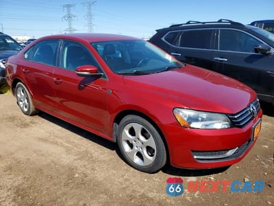 Czwarte zdjęcie samochodu z boku: 2015 VOLKSWAGEN PASSAT S VIN:1VWAT7A31FC034403 - miniatura