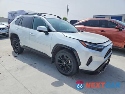 Czwarte zdjęcie samochodu z boku: 2023 TOYOTA RAV4 SE VIN:4T3T6RFV2PU140074 - miniatura