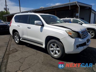 Czwarte zdjęcie samochodu z boku: 2011 LEXUS GX 460 BASE VIN:JTJBM7FX9B5032345 - miniatura