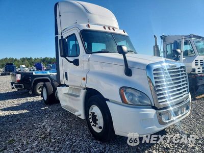 2014 FREIGHTLINER CASCADIA SEMI TRUCK 1FUBGEDV0ELFT4298 - główne zdjęcie licytacji z USA - miniatura