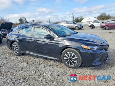 Czwarte zdjęcie samochodu z boku: 2018 TOYOTA CAMRY LE VIN:4T1B11HK2JU079193 - miniatura