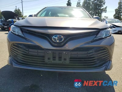 Piąte zdjęcie samochodu w środku: 2020 TOYOTA CAMRY LE VIN:4T1C31AK5LU525171 - miniatura