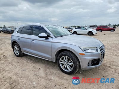 Czwarte zdjęcie samochodu z boku: 2020 AUDI Q5 PREMIUM VIN:WA1ANAFY5L2009983 - miniatura