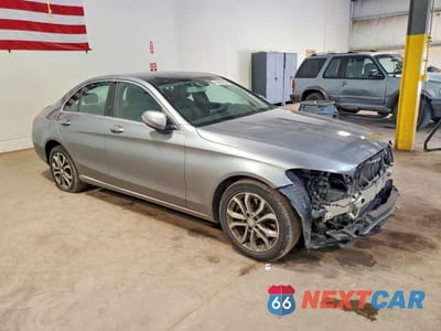 Czwarte zdjęcie samochodu z boku: 2016 MERCEDES-BENZ C 300 4MATIC VIN:55SWF4KB0GU109700 - miniatura