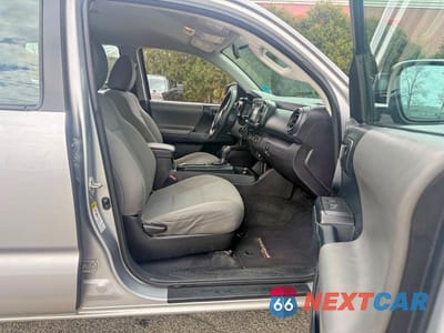 Piąte zdjęcie samochodu w środku: 2016 TOYOTA TACOMA SR VIN:5TFAX5GNXGX065163 - miniatura