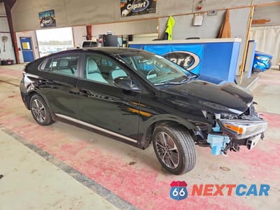 Czwarte zdjęcie samochodu z boku: 2021 HYUNDAI IONIQ SE VIN:KMHC65LD6MU250697 - miniatura