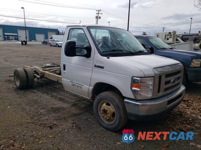 Czwarte zdjęcie samochodu z boku: 2017 FORD ECONOLINE E350 SUPER DUTY CUTAWAY VAN VIN:1FDWE3FS9HDC67451 - miniatura