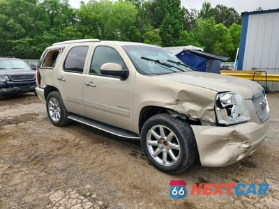 Czwarte zdjęcie samochodu z boku: 2011 GMC YUKON DENALI VIN:1GKS1EEFXBR220295 - miniatura