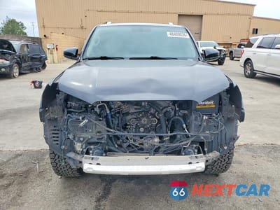 Piąte zdjęcie samochodu w środku: 2017 TOYOTA 4RUNNER SR5 VIN:JTEZU5JR1H5161506 - miniatura