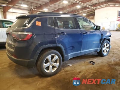 Trzecie zdjęcie samochodu z tyłu: 2021 JEEP COMPASS LATITUDE VIN:3C4NJDBB3MT575713 - miniatura