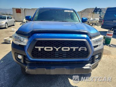 Piąte zdjęcie samochodu w środku: 2017 TOYOTA TACOMA TRD OFF-ROAD VIN:3TMAZ5CN7HM031849 - miniatura