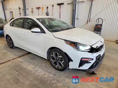 Czwarte zdjęcie samochodu z boku: 2020 KIA FORTE LXS VIN:3KPF24AD9LE153582 - miniatura