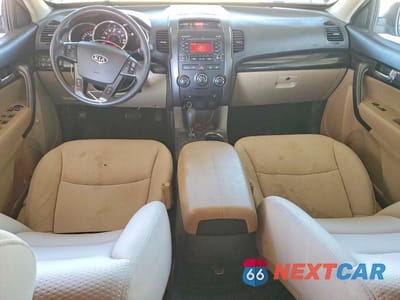 Zdjęcie 8 z 12 samochodu: 2011 KIA SORENTO BASE VIN:5XYKTDA24BG173279 - miniatura