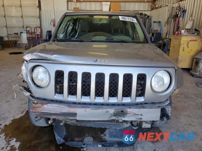 Piąte zdjęcie samochodu w środku: 2017 JEEP PATRIOT SPORT VIN:1C4NJPBAXHD150543 - miniatura