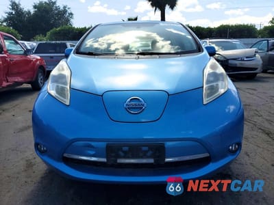 Piąte zdjęcie samochodu w środku: 2011 NISSAN LEAF SV VIN:JN1AZ0CP5BT000910 - miniatura