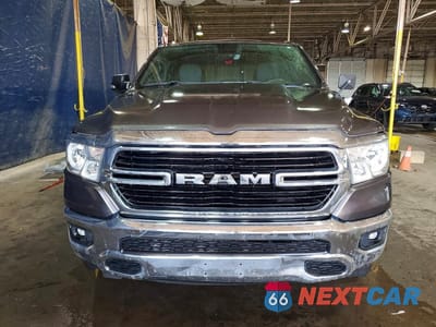 Piąte zdjęcie samochodu w środku: 2021 RAM 1500 BIG HORN VIN:1C6SRFFT1MN521540 - miniatura