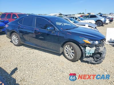 Czwarte zdjęcie samochodu z boku: 2018 TOYOTA CAMRY LE VIN:4T1B11HKXJU527857 - miniatura