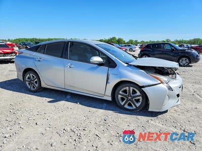 Czwarte zdjęcie samochodu z boku: 2016 TOYOTA PRIUS FOUR TOURING VIN:JTDKARFUXG3518811 - miniatura