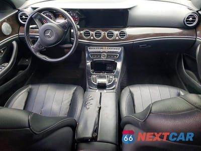 Zdjęcie 8 z 12 samochodu: 2017 MERCEDES-BENZ E 300 4MATIC VIN:WDDZF4KB8HA065248 - miniatura