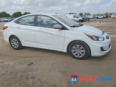 Czwarte zdjęcie samochodu z boku: 2017 HYUNDAI ACCENT SE VIN:KMHCT4AE6HU218336 - miniatura