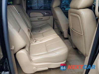 Zdjęcie 11 z 13 samochodu: 2014 CHEVROLET SUBURBAN K1500 LT VIN:1GNSKJE71ER155214 - miniatura